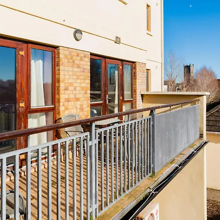 Apartment Contractor Housing - Sleeps 4