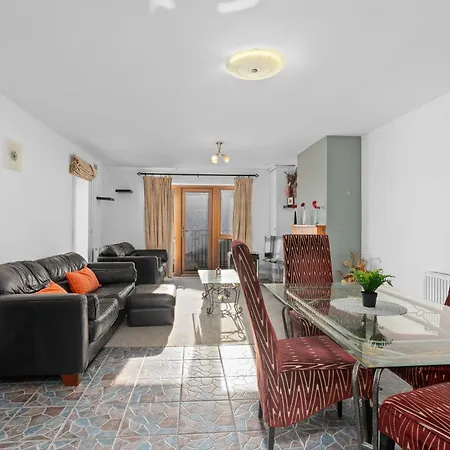Contractor Housing - Sleeps 4 Apartment *