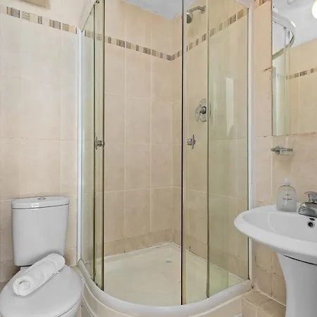 Apartment Contractor Housing - Sleeps 4