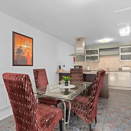 Contractor Housing - Sleeps 4 Apartment