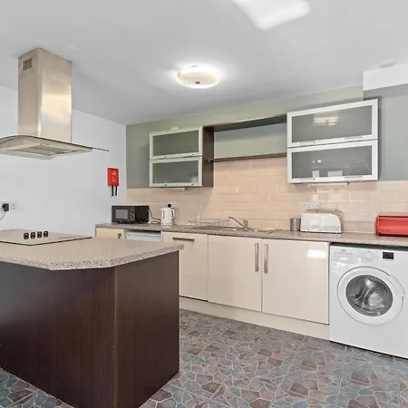 Contractor Housing - Sleeps 4 Apartment