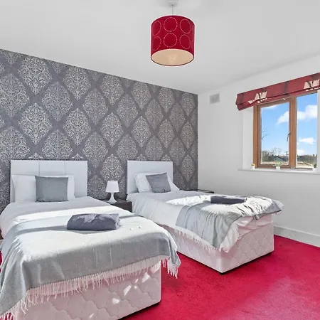 Contractor Housing - Sleeps 4 Apartment Clane